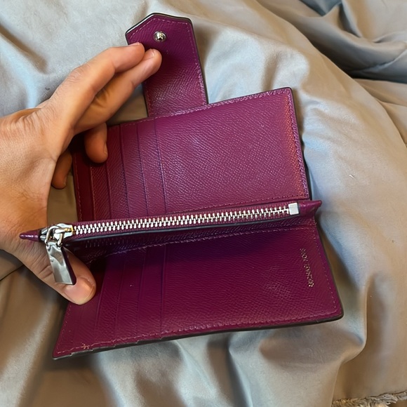 Michael Kors magenta pink color Saffiano leather wallet GUC - Picture 6 of 9